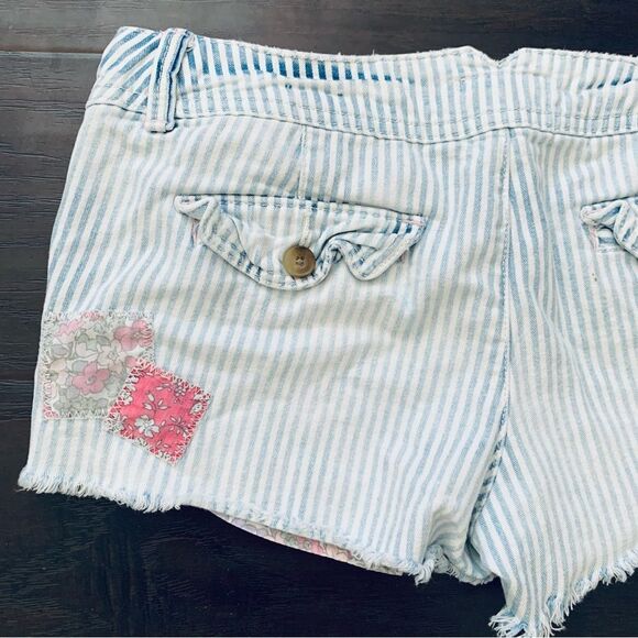 American Eagle AE White/Blue Striped w/Floral Patchwork Cut Off Jean Shorts | 2 - Picture 5 of 8